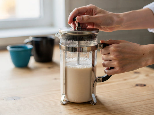 Milchschaum ohne Maschine: So klappt’s zuhause